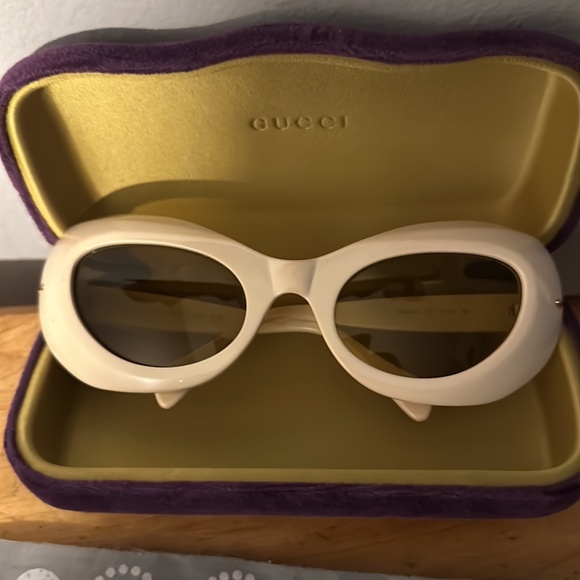 Gucci oval shape women sunglasses - Picture 2 of 5